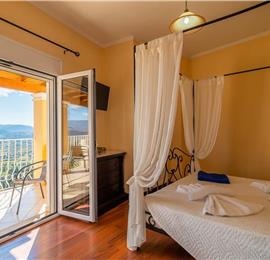 5 bedroom villa with pool, near Acharavi, sleeps 9